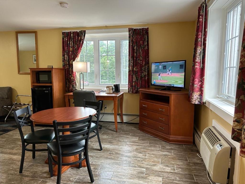 Swiss Chalets Village Inn North Conway Extérieur photo